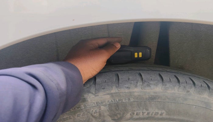 2018 Maruti Swift VXI AMT, Petrol, Automatic, 36,782 km, tyre