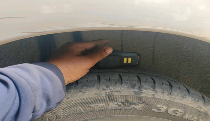 2018 Maruti Swift VXI AMT, Petrol, Automatic, 36,782 km, tyre