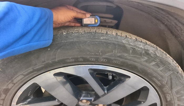 2022 Tata Safari XZA PLUS DARK EDITION, Diesel, Automatic, 1,00,235 km, tyre