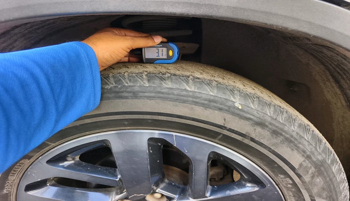 2022 Tata Safari XZA PLUS DARK EDITION, Diesel, Automatic, 1,00,235 km, tyre