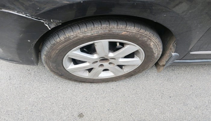 2011 Volkswagen Vento HIGHLINE PETROL AT, Petrol, Automatic, 81,779 km, tyre