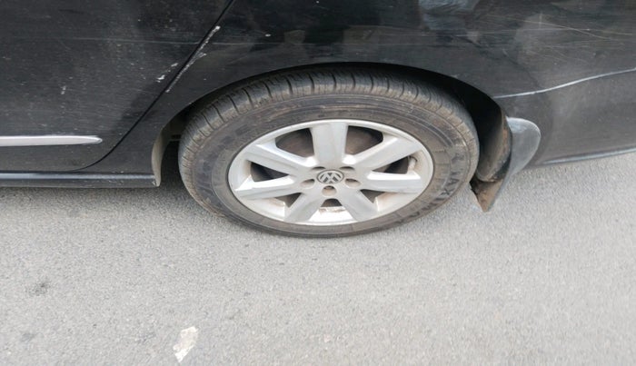 2011 Volkswagen Vento HIGHLINE PETROL AT, Petrol, Automatic, 81,779 km, tyre