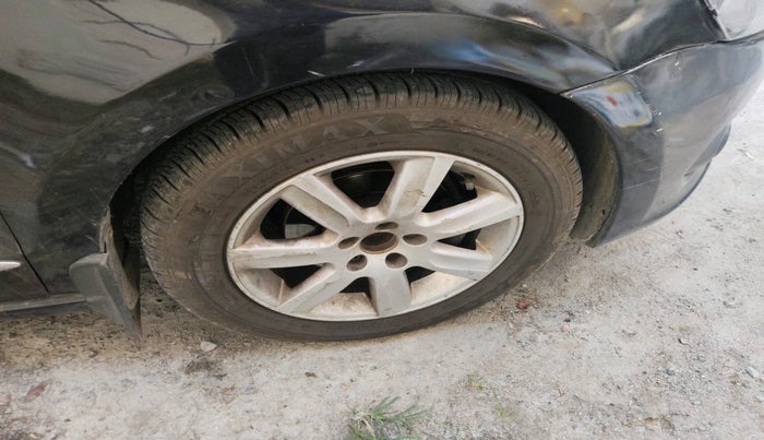 2011 Volkswagen Vento HIGHLINE PETROL AT, Petrol, Automatic, 81,779 km, tyre