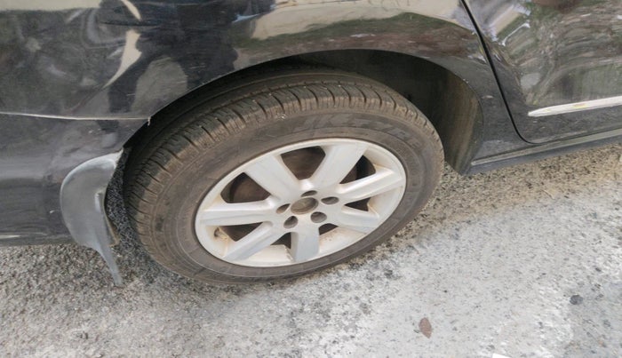 2011 Volkswagen Vento HIGHLINE PETROL AT, Petrol, Automatic, 81,779 km, tyre