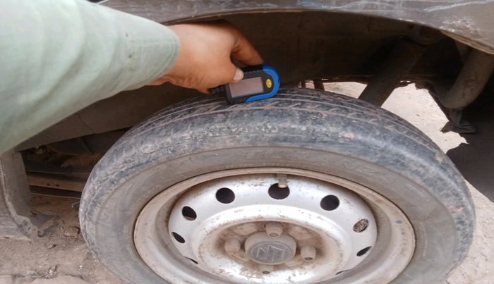 2011 Maruti Wagon R 1.0 LXI CNG, Petrol, Manual, 50,190 km, tyre