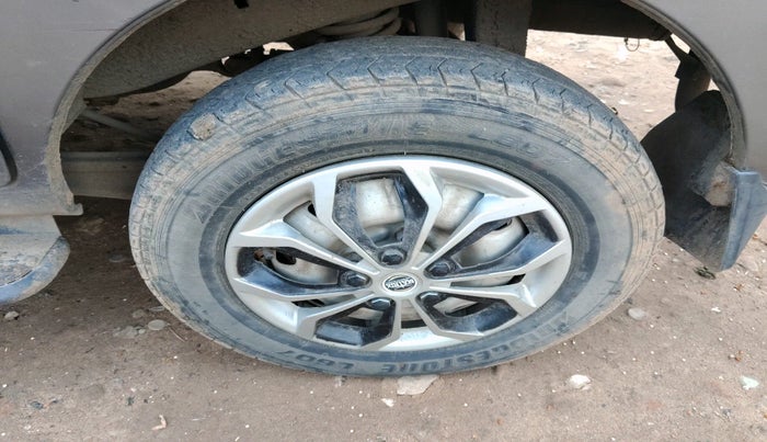 2015 Maruti Eeco 5 STR WITH A/C+HTR, Petrol, Manual, 1,00,882 km, tyre