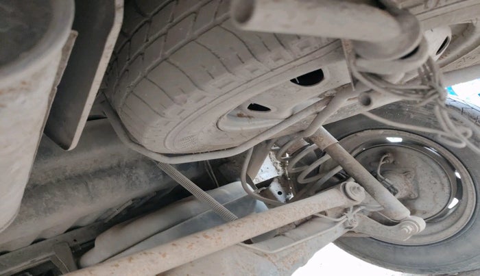 2015 Maruti Eeco 5 STR WITH A/C+HTR, Petrol, Manual, 1,00,882 km, tyre