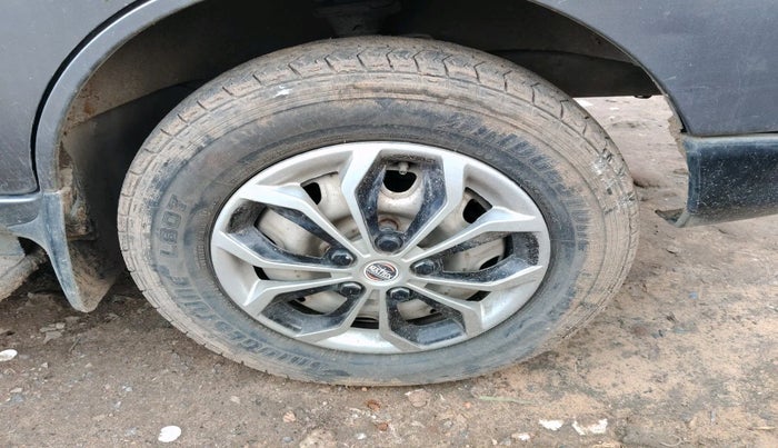 2015 Maruti Eeco 5 STR WITH A/C+HTR, Petrol, Manual, 1,00,882 km, tyre