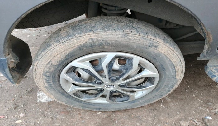 2015 Maruti Eeco 5 STR WITH A/C+HTR, Petrol, Manual, 1,00,882 km, tyre