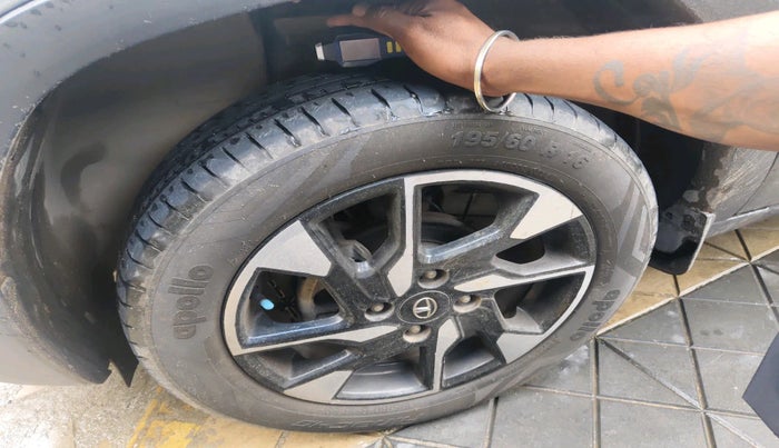 2022 Tata PUNCH ACCOMPLISHED AMT, Petrol, Automatic, 16,752 km, tyre