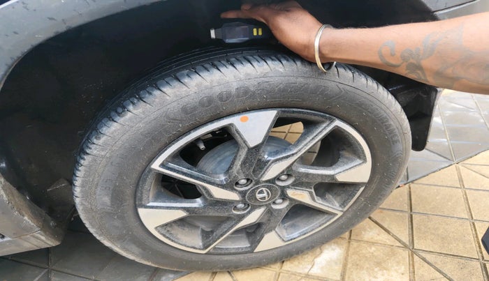 2022 Tata PUNCH ACCOMPLISHED AMT, Petrol, Automatic, 16,752 km, tyre