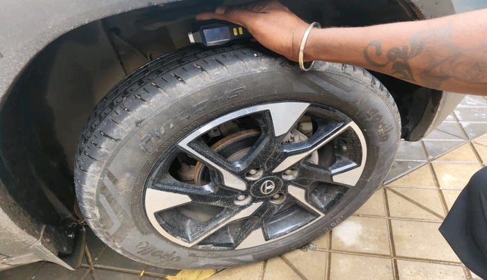 2022 Tata PUNCH ACCOMPLISHED AMT, Petrol, Automatic, 16,752 km, tyre