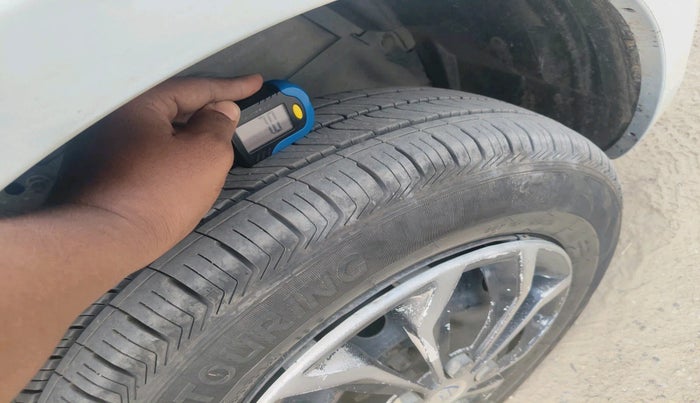 2013 Maruti Swift VXI, Petrol, Manual, 1,28,710 km, tyre