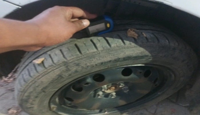 2016 Volkswagen Polo COMFORTLINE 1.2L, Petrol, Manual, 97,613 km, tyre