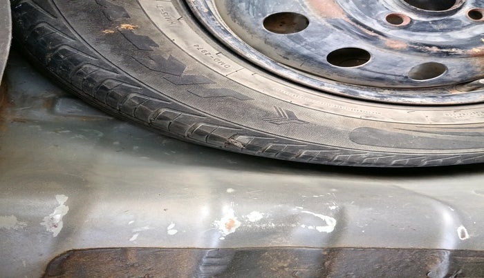 2013 Hyundai i10 MAGNA 1.2, Petrol, Manual, 65,837 km, tyre