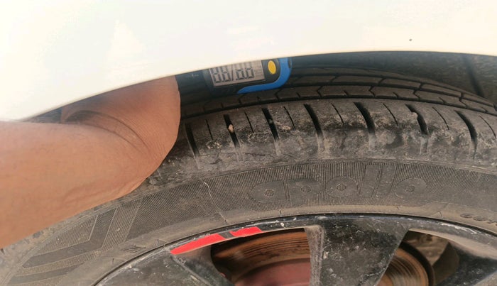 2012 Hyundai Verna FLUIDIC 1.6 VTVT SX, Petrol, Manual, 86,722 km, tyre