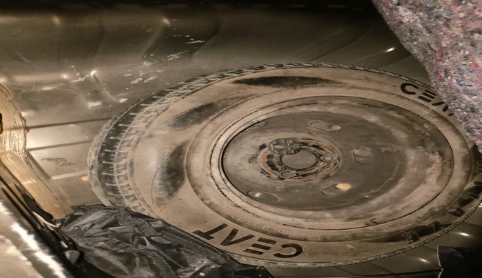 2016 Renault Kwid RXT 0.8, Petrol, Manual, 52,604 km, tyre