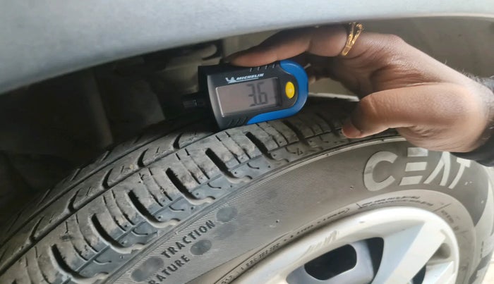 2016 Renault Kwid RXT 0.8, Petrol, Manual, 52,604 km, tyre