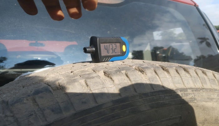 2015 Mahindra TUV300 T4, Diesel, Manual, 61,794 km, tyre