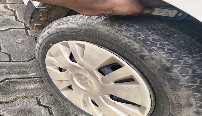 2012 Maruti Swift VXI, Petrol, Manual, 1,13,797 km, tyre