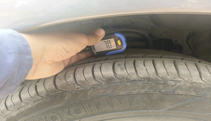 2018 Toyota Innova Crysta 2.4 GX 7 STR, Diesel, Manual, 1,18,905 km, tyre