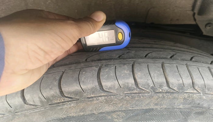 2018 Toyota Innova Crysta 2.4 GX 7 STR, Diesel, Manual, 1,18,905 km, tyre