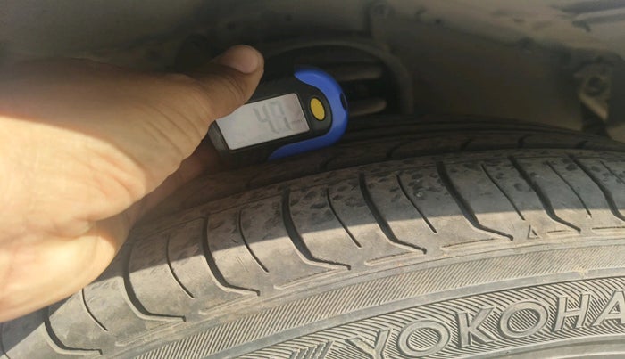 2018 Toyota Innova Crysta 2.4 GX 7 STR, Diesel, Manual, 1,18,905 km, tyre