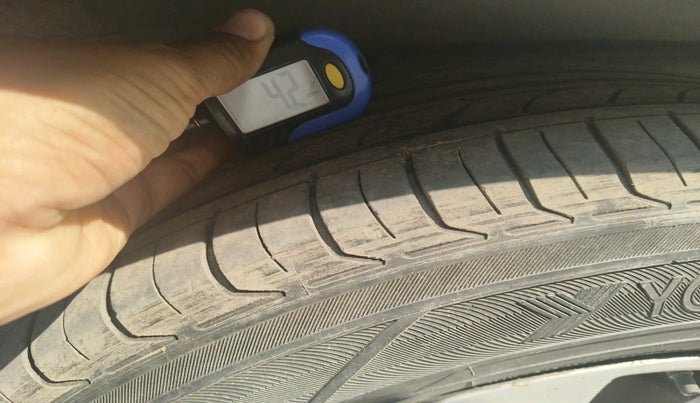 2018 Toyota Innova Crysta 2.4 GX 7 STR, Diesel, Manual, 1,18,905 km, tyre