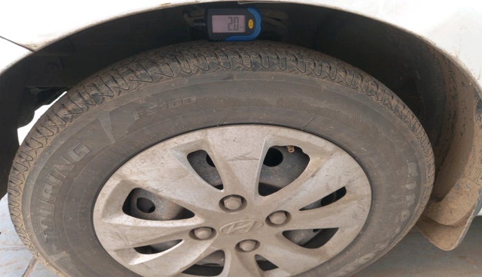 2012 Hyundai i10 MAGNA 1.1, Petrol, Manual, 1,04,196 km, tyre