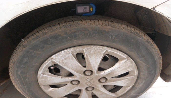 2012 Hyundai i10 MAGNA 1.1, Petrol, Manual, 1,04,196 km, tyre