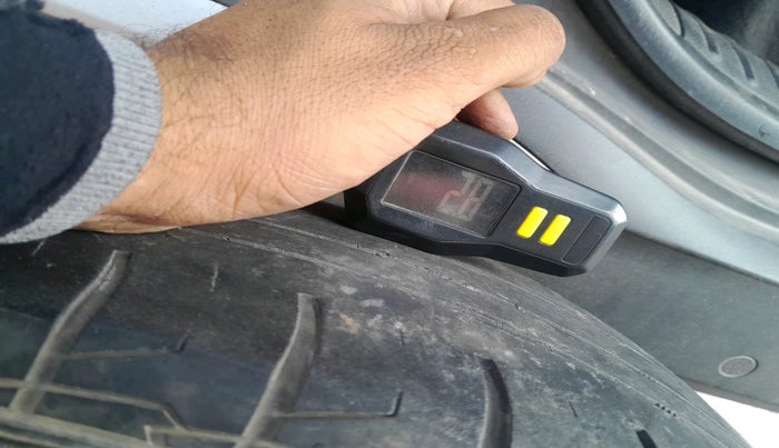 2023 KIA CARENS PRESTIGE 1.5 PETROL 7 STR, Petrol, Manual, 89,581 km, tyre