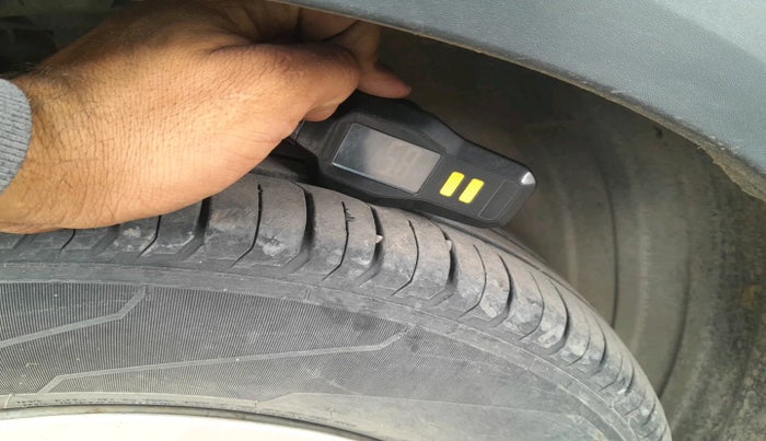 2023 KIA CARENS PRESTIGE 1.5 PETROL 7 STR, Petrol, Manual, 89,581 km, tyre