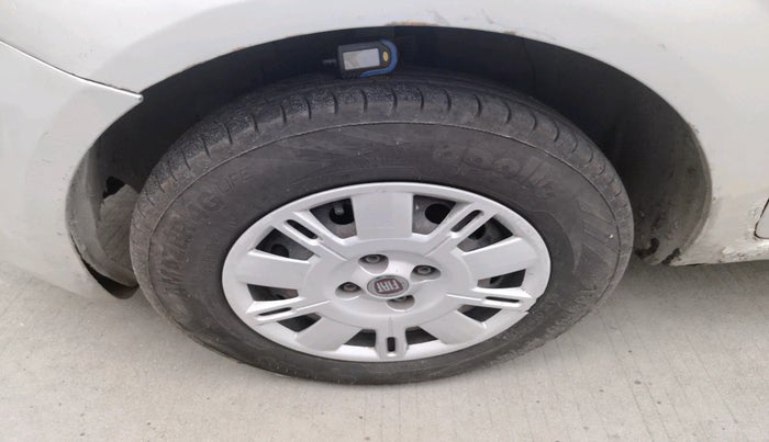 2014 Fiat Grand Punto ACTIVE 1.3, Diesel, Manual, 1,20,700 km, tyre