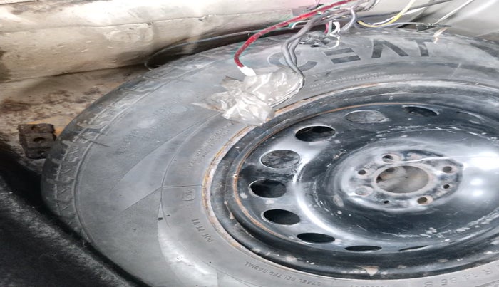 2014 Fiat Grand Punto ACTIVE 1.3, Diesel, Manual, 1,20,700 km, tyre