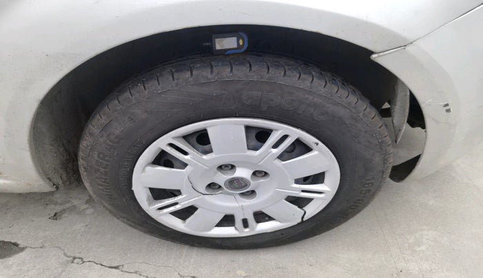 2014 Fiat Grand Punto ACTIVE 1.3, Diesel, Manual, 1,20,700 km, tyre