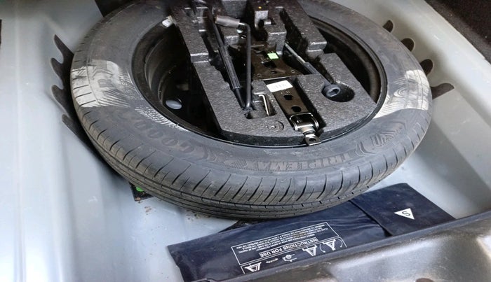 2022 Skoda SLAVIA STYLE 1.0L TSI MT, Petrol, Manual, 40,706 km, tyre