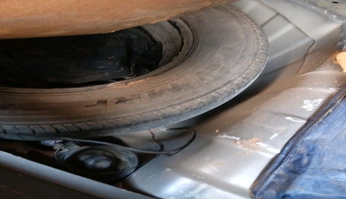 2013 Hyundai i10 MAGNA 1.1, Petrol, Manual, 1,33,220 km, tyre