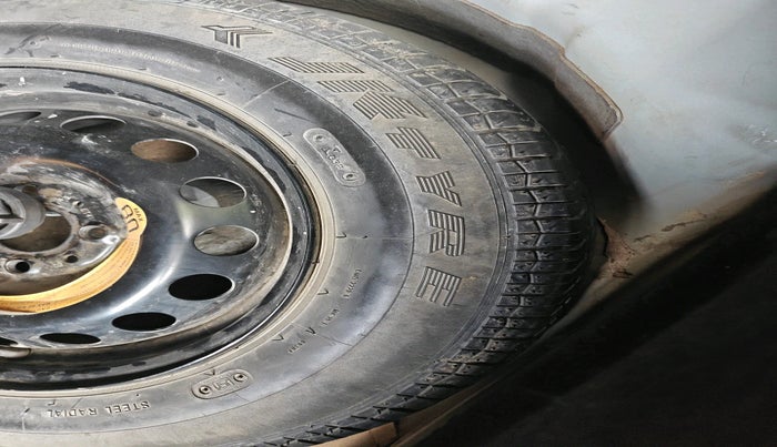 2014 Fiat Grand Punto EMOTION PACK 1.3 90 HP, Diesel, Manual, 1,17,667 km, tyre