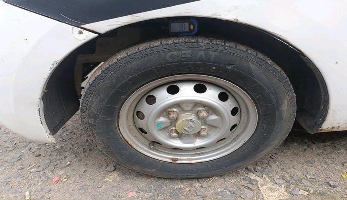 2013 Hyundai Eon ERA +, Petrol, Manual, 58,038 km, tyre