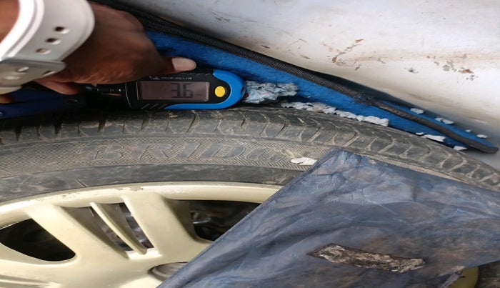 2013 Hyundai Eon ERA +, Petrol, Manual, 58,038 km, tyre