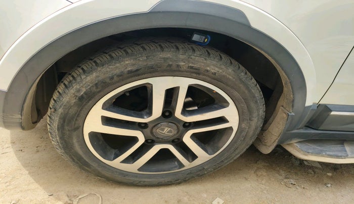 2019 Tata Hexa XTA 4X2 7 STR, Diesel, Automatic, 88,802 km, tyre