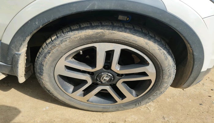 2019 Tata Hexa XTA 4X2 7 STR, Diesel, Automatic, 88,802 km, tyre