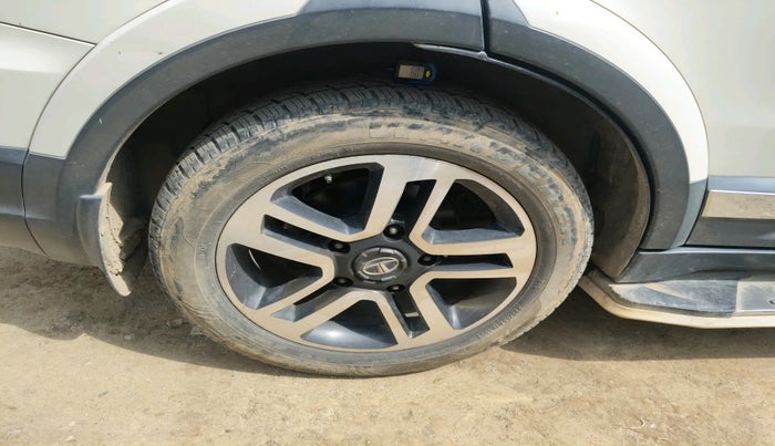 2019 Tata Hexa XTA 4X2 7 STR, Diesel, Automatic, 88,802 km, tyre