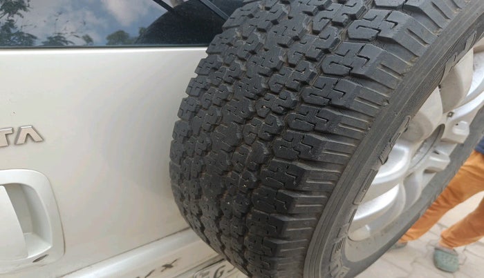 2010 Tata Safari 4X2 VX DICOR 2.2 VTT, Diesel, Manual, 79,857 km, tyre