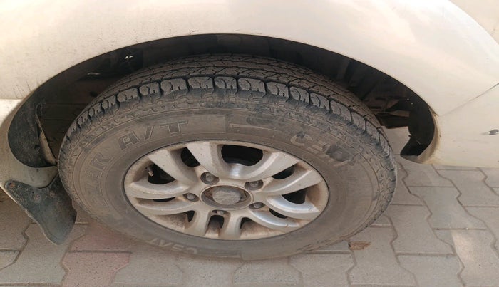 2010 Tata Safari 4X2 VX DICOR 2.2 VTT, Diesel, Manual, 79,857 km, tyre