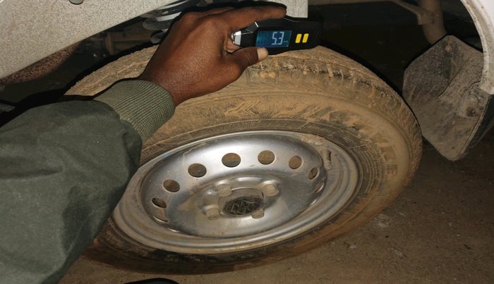 2023 Maruti Eeco 5 STR AC, Petrol, Manual, 8,461 km, tyre