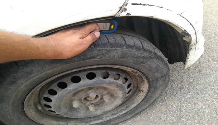 2013 Honda Amaze 1.5L I-DTEC S, Diesel, Manual, 1,15,100 km, tyre