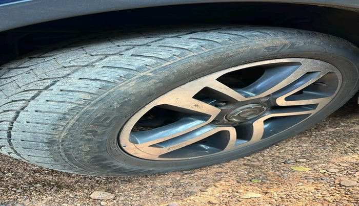 2017 Tata Hexa XT 4X2 7 STR, Diesel, Manual, 1,10,565 km, tyre