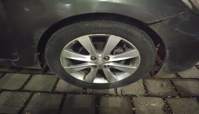 2013 Hyundai Verna FLUIDIC 1.6 CRDI SX AT, Diesel, Automatic, 1,72,322 km, tyre