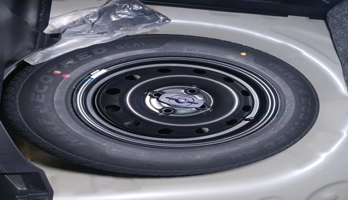 2024 Maruti Swift VXi (O) AMT, Petrol, Automatic, 11,223 km, tyre